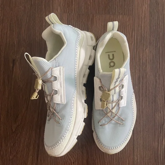 On Cloud Tennis Shoes (Worn Once) - Picture 4 of 4